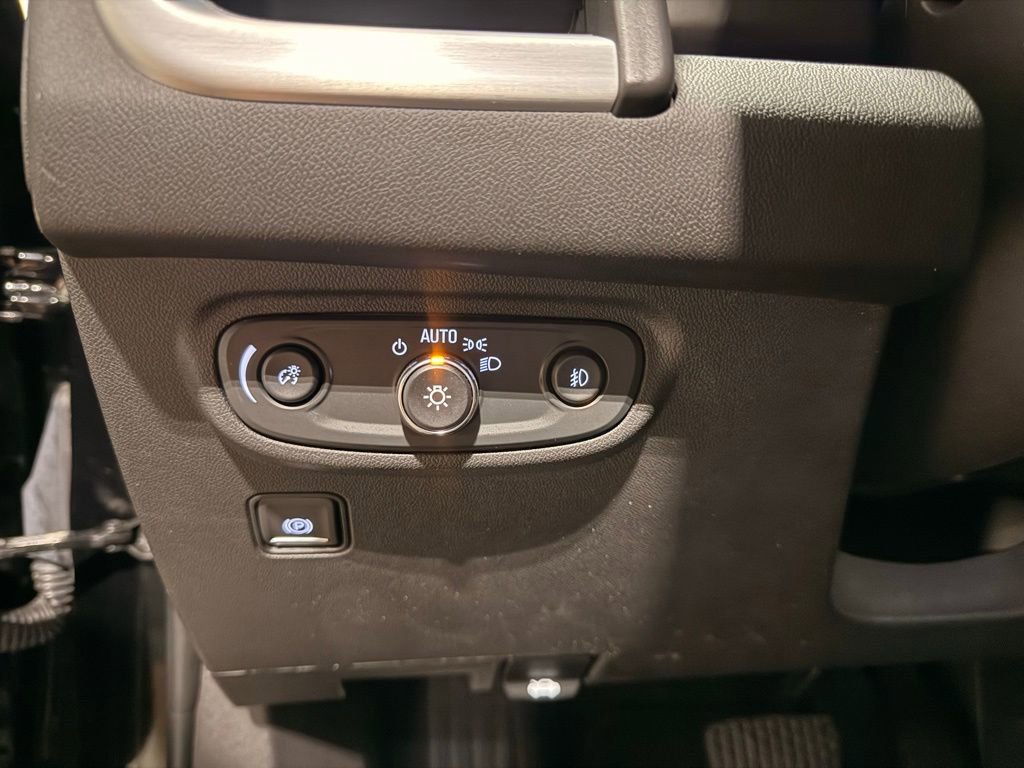 Used 2024 GMC Terrain SLT image 14