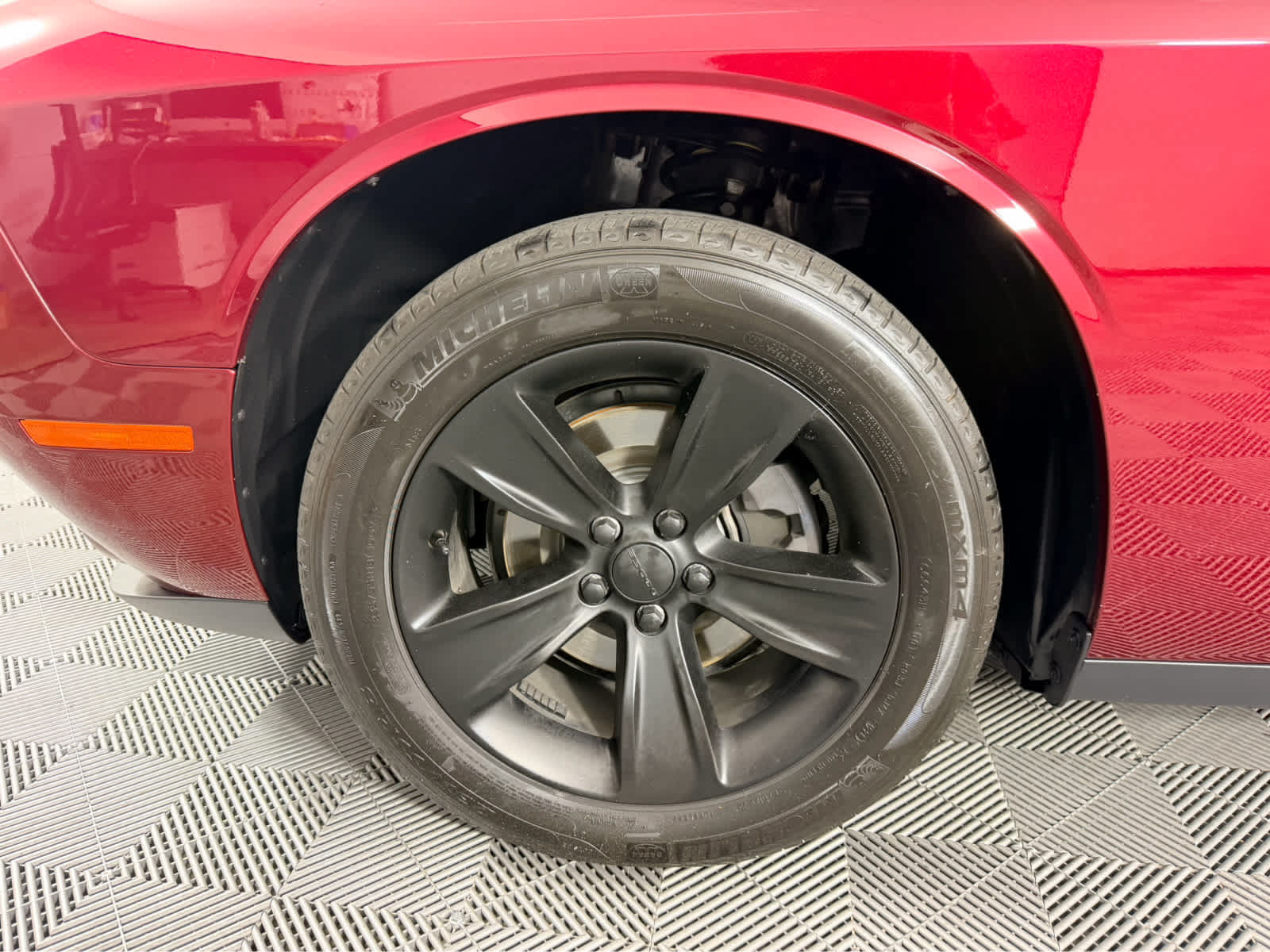 Used 2020 Dodge Challenger SXT RWD image 9