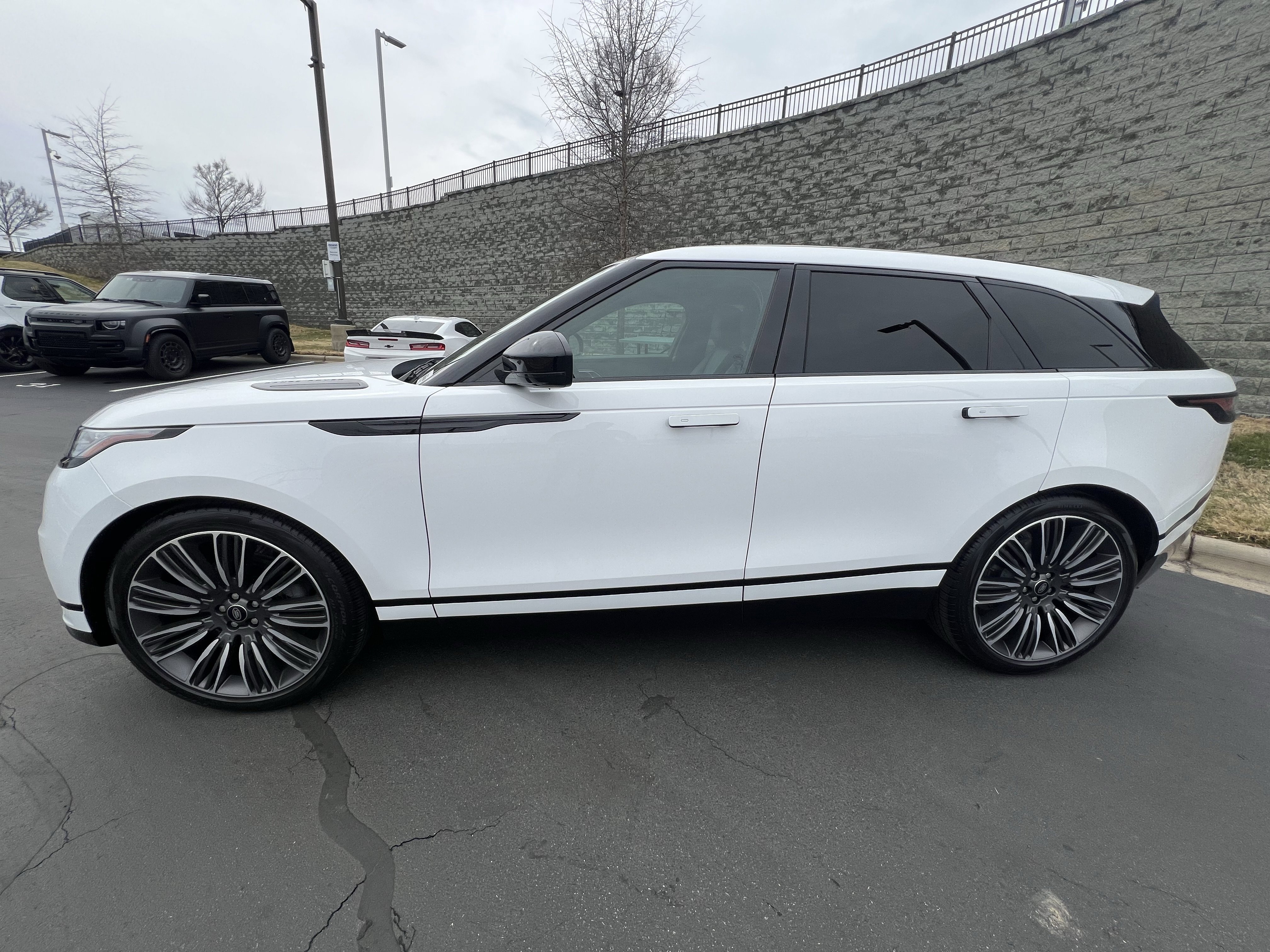 Certified 2023 Land Rover Range Rover Velar R-Dynamic S image 4