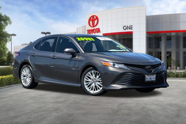 Used 2018 Toyota Camry XLE w/ Audio Package FWD image 2