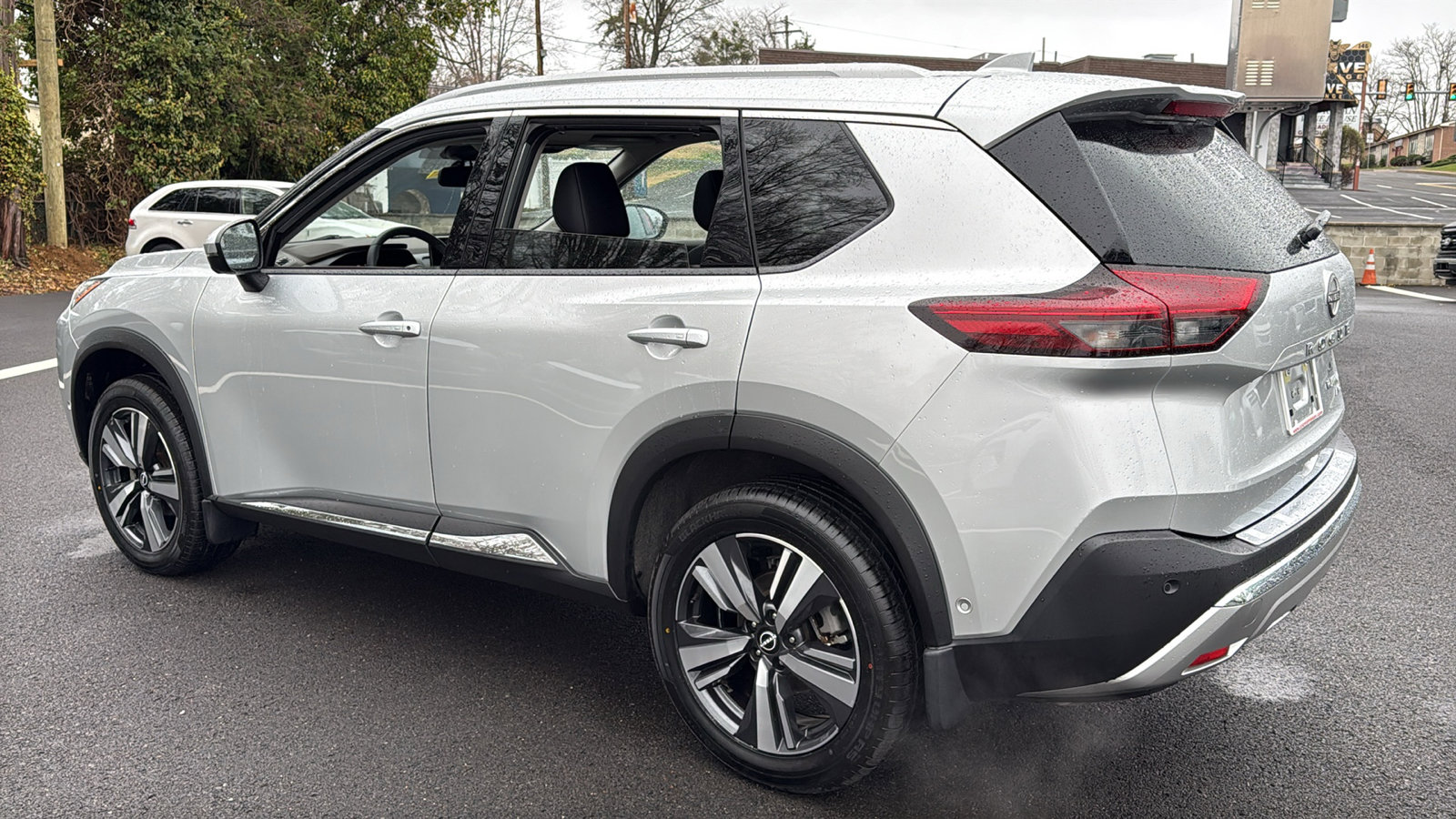 Certified 2022 Nissan Rogue Platinum w/ Head-Up Display Package image 24