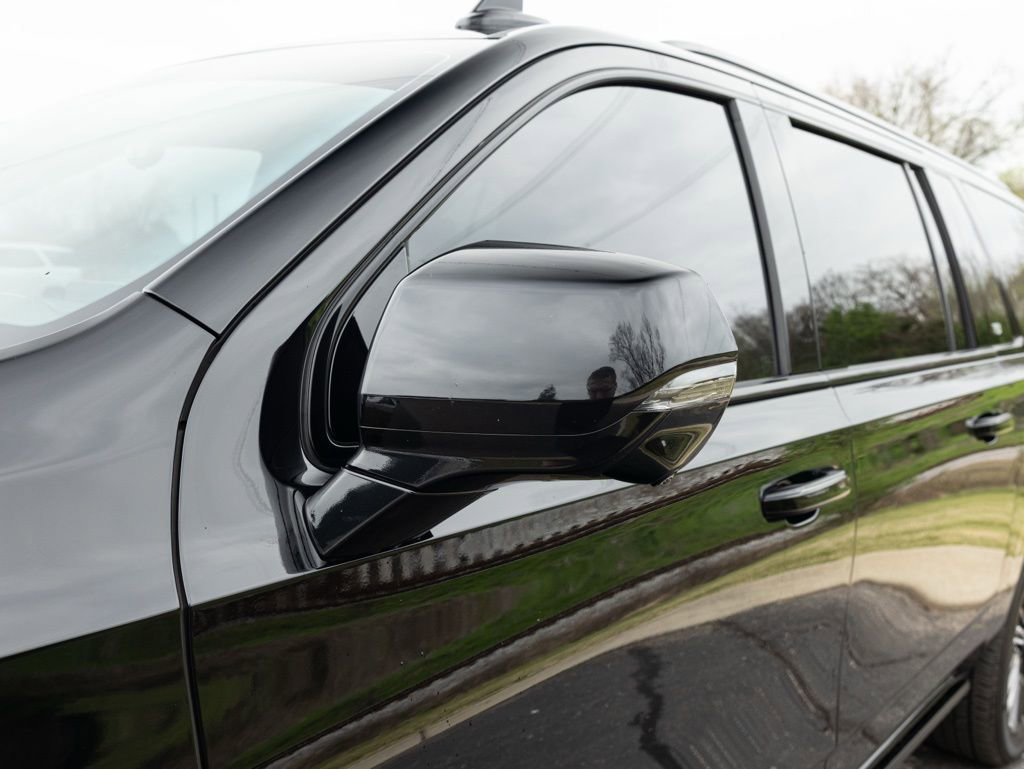 Used 2023 Cadillac Escalade ESV V image 17