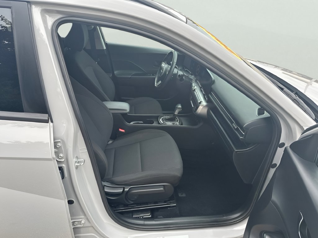 Used 2025 Hyundai Kona SEL AWD/4WD image 14