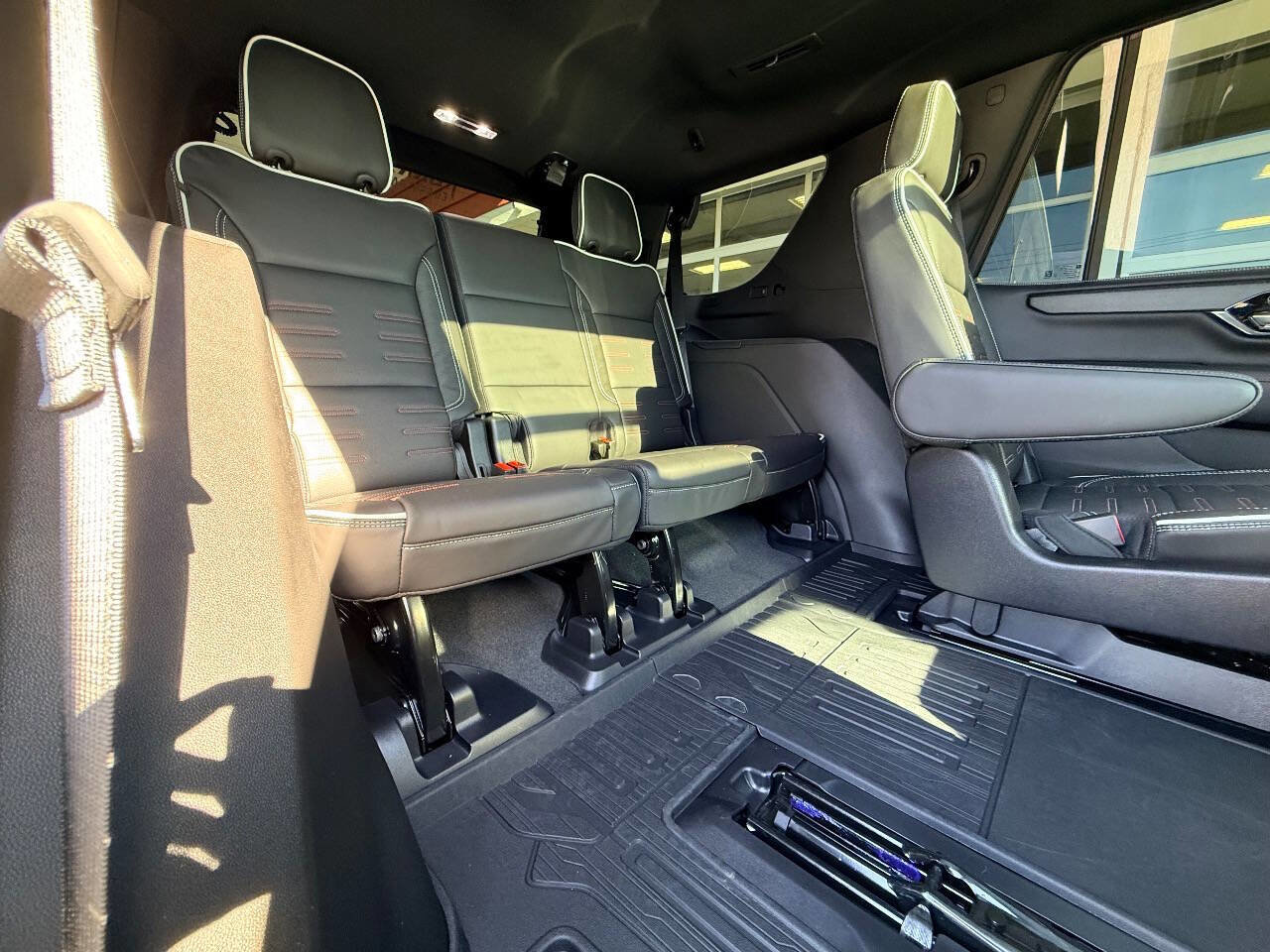 Used 2025 GMC Yukon AT4 Ultimate w/ LPO, Floor Liner Package image 44