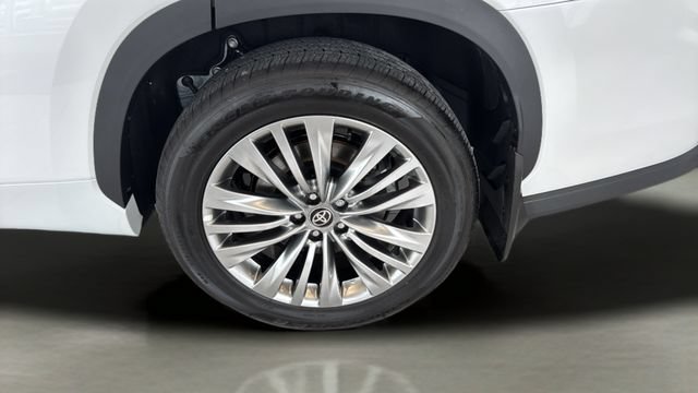 Used 2026 Toyota Highlander Platinum AWD/4WD image 7