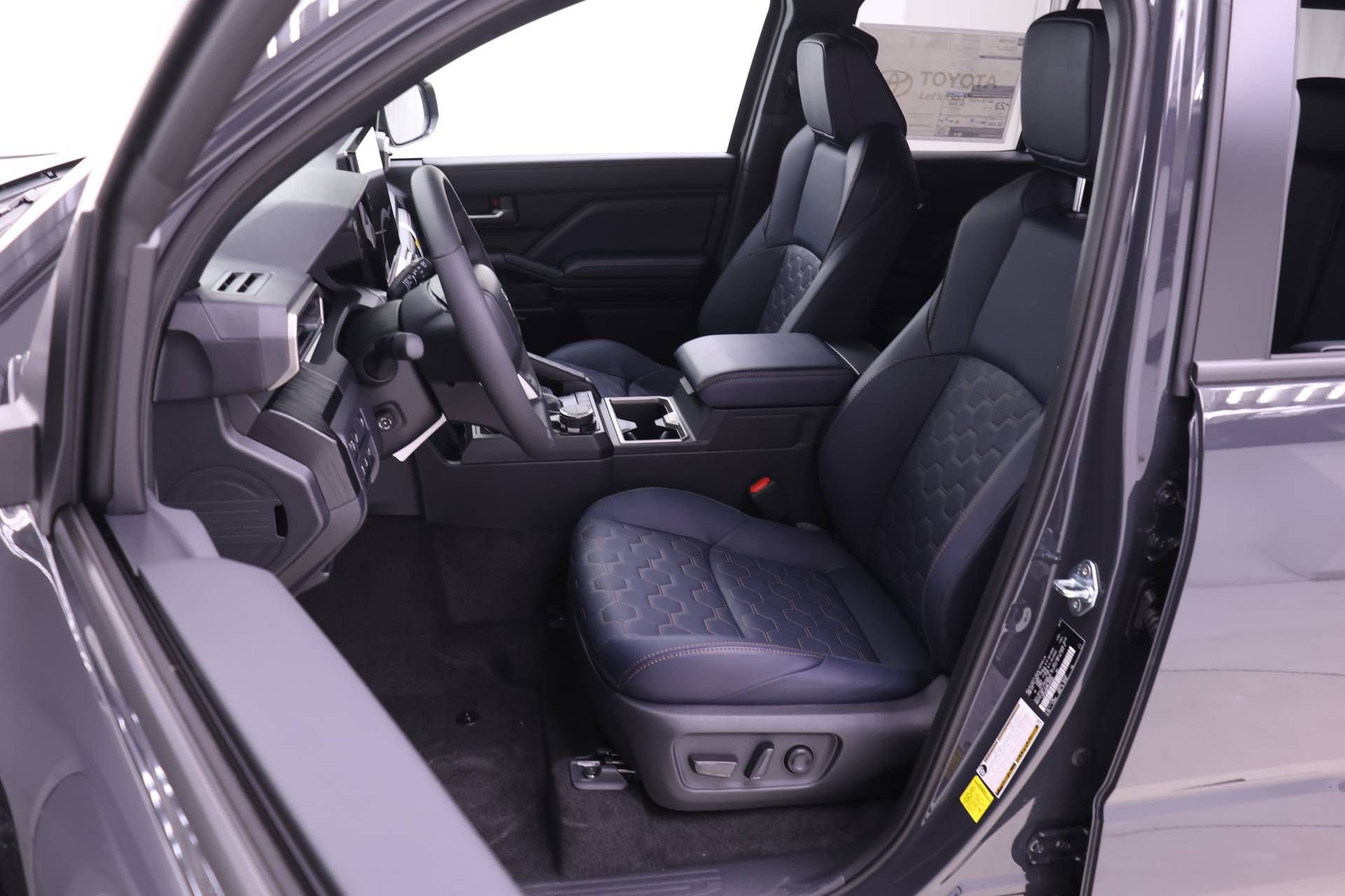 New 2025 Toyota 4Runner 4WD image 4