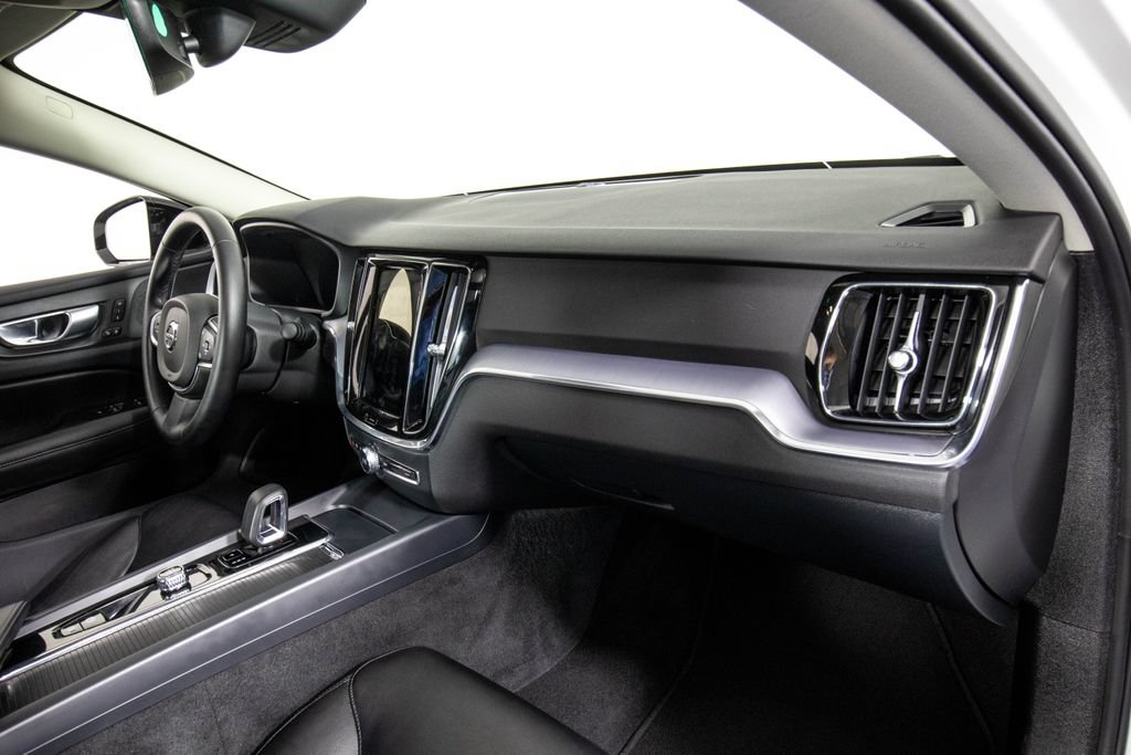 Used 2025 Volvo S60 B5 Core FWD image 17