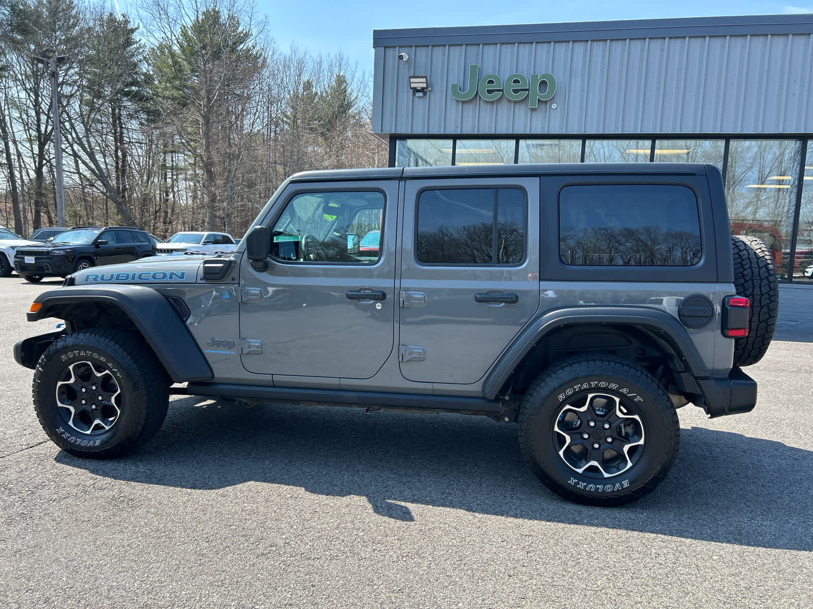 Used 2023 Jeep Wrangler Unlimited Rubicon 4xe w/ Cold Weather Group AWD/4WD image 8