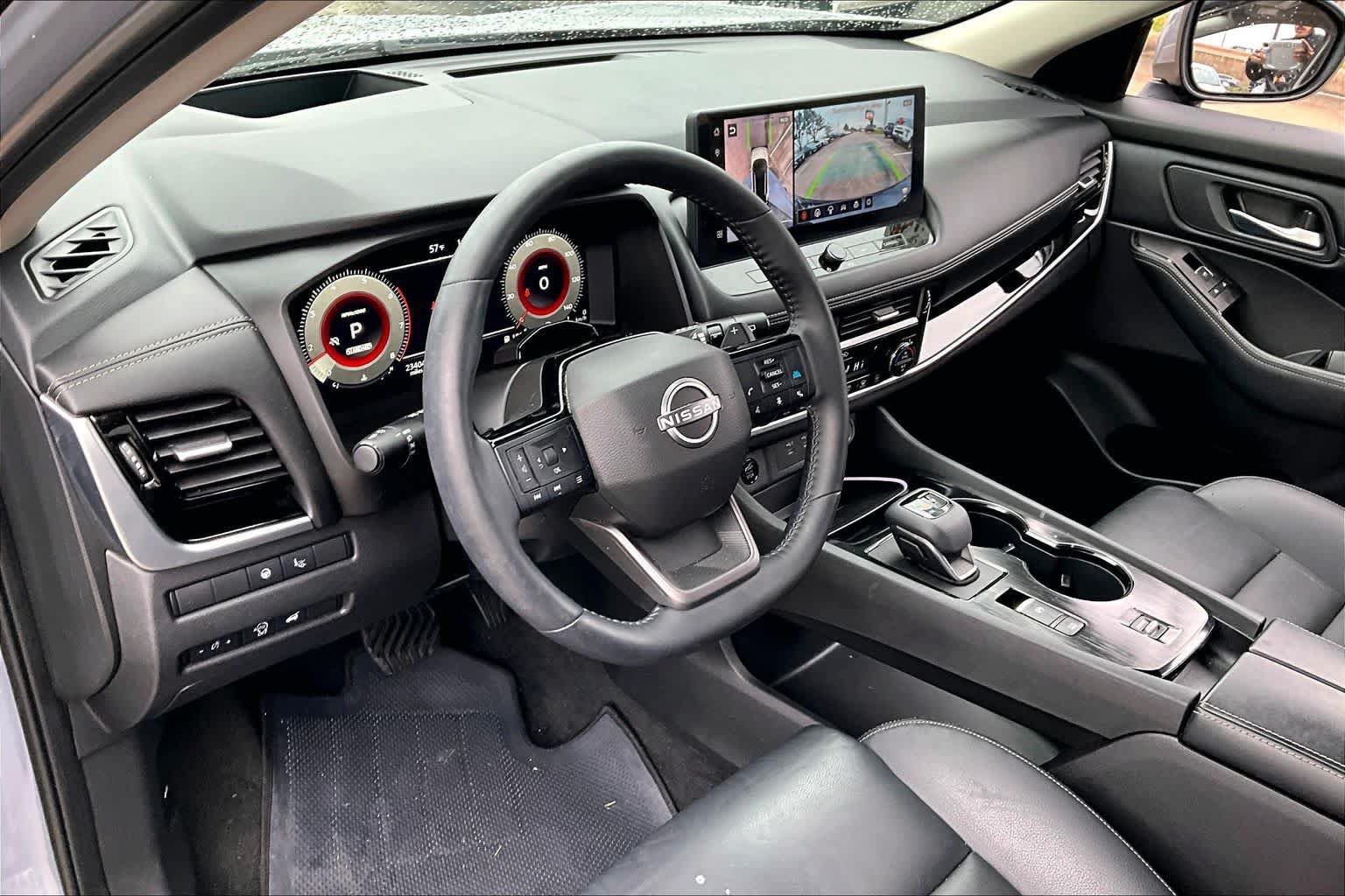 Used 2025 Nissan Rogue SL w/ Tech Package FWD image 17