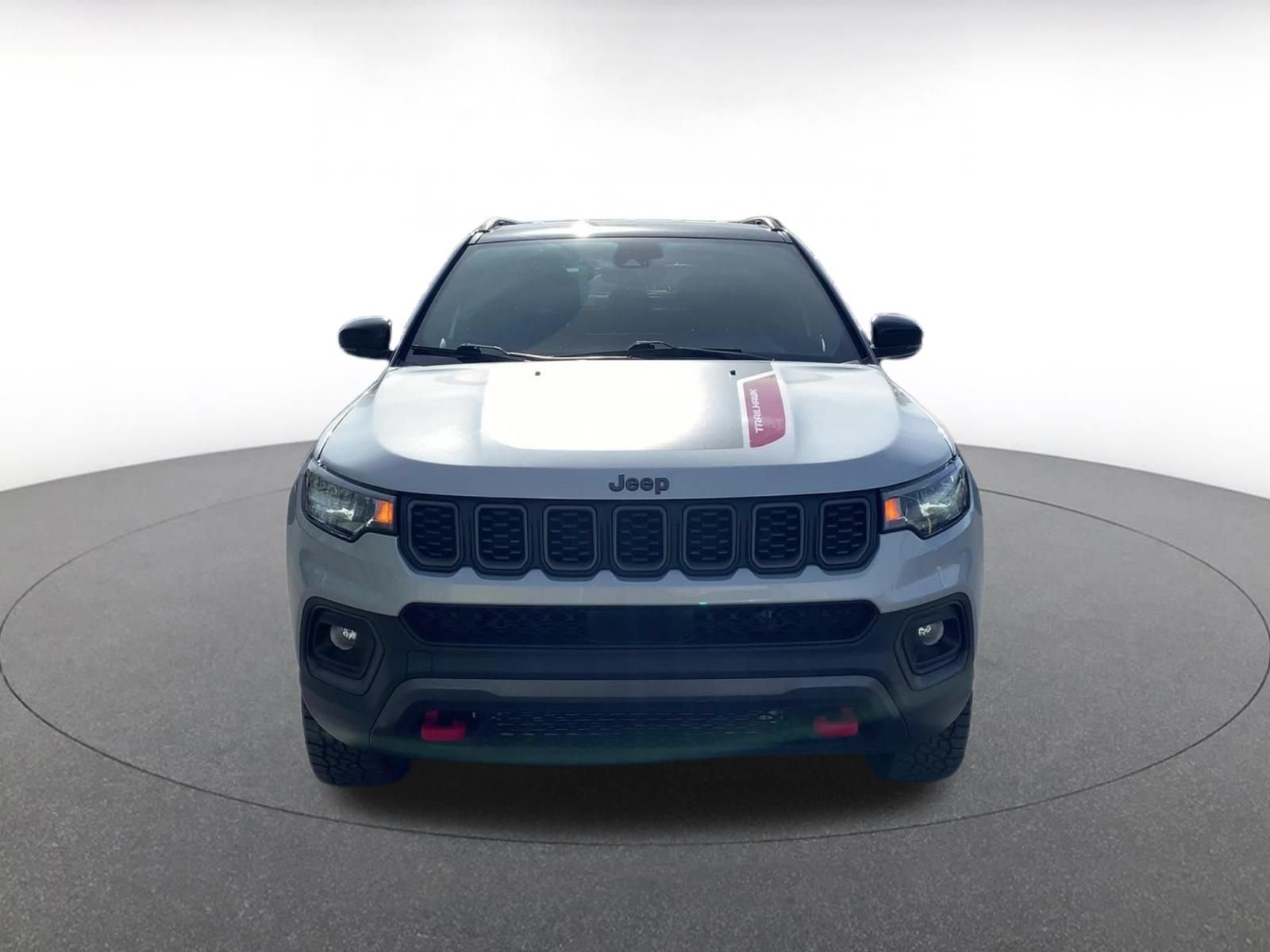 Used 2025 Jeep Compass Trailhawk AWD/4WD image 4