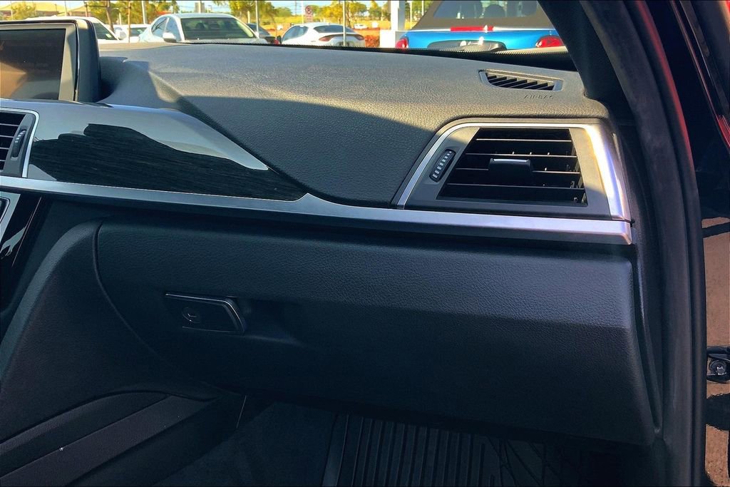 Used 2017 BMW 330i Sedan image 16