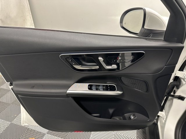 Used 2025 Mercedes-Benz GLC 300 4MATIC image 15