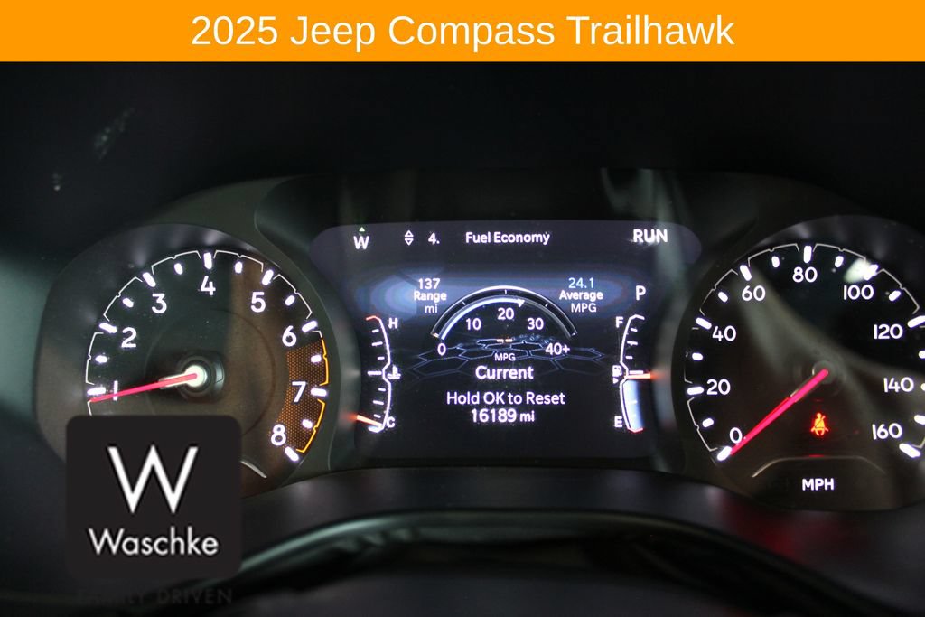 Used 2025 Jeep Compass Trailhawk w/ Trailhawk Convenience Group AWD/4WD image 38