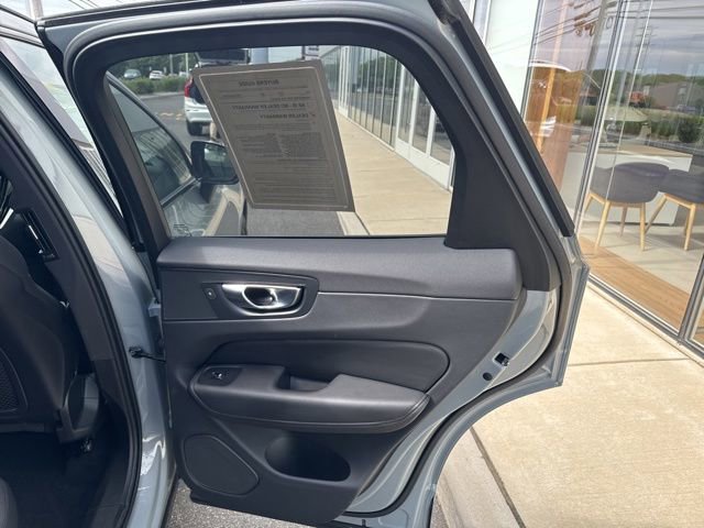 Used 2025 Volvo XC60 B5 Plus AWD/4WD image 12