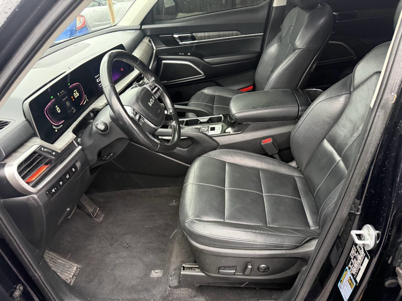 Used 2023 Kia Telluride EX w/ EX Captain's Chair Package image 18