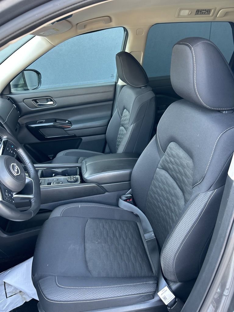 Used 2022 Nissan Pathfinder SV AWD/4WD image 7