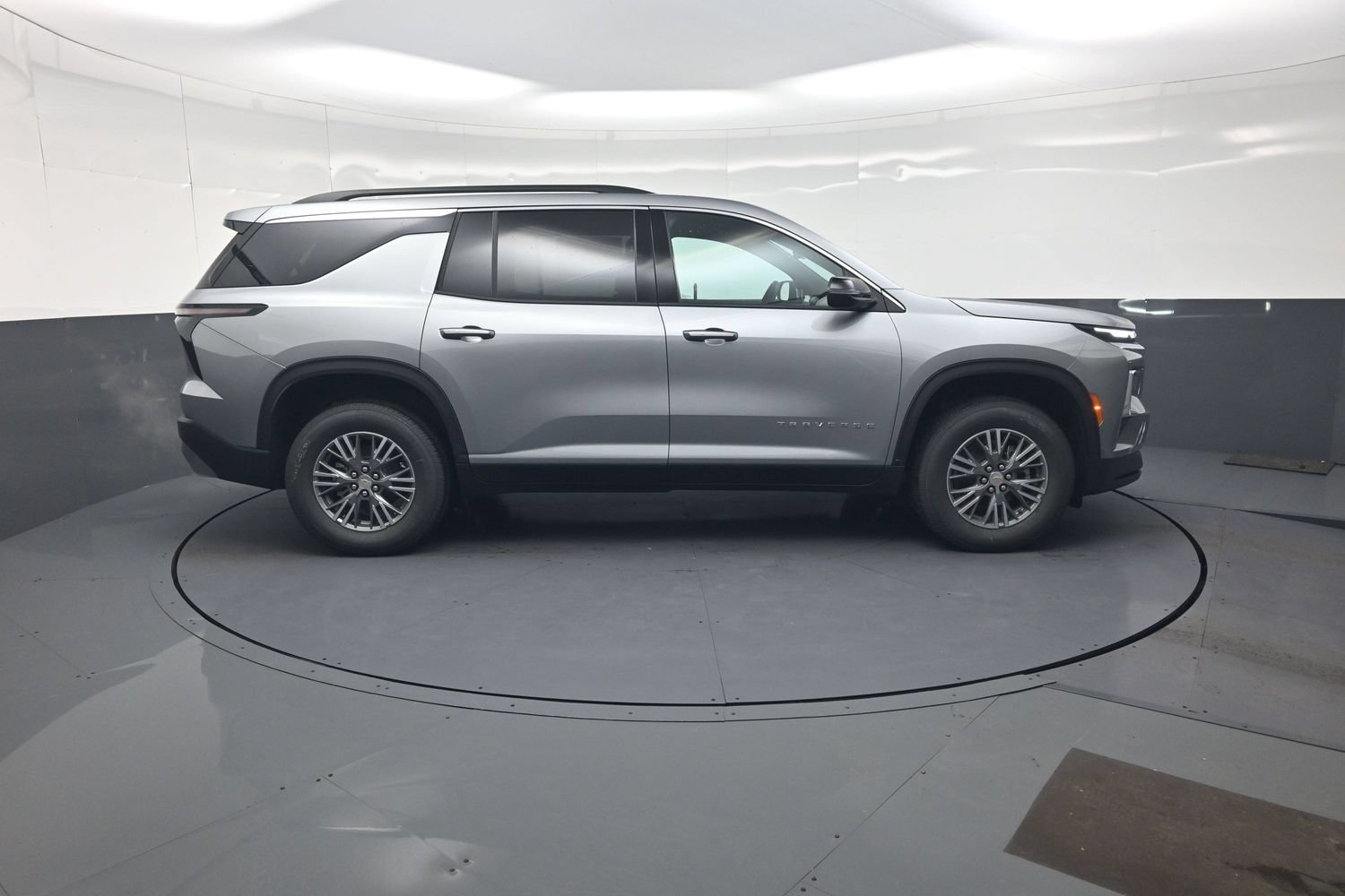 New 2027 Chevrolet Traverse LT AWD/4WD image 2