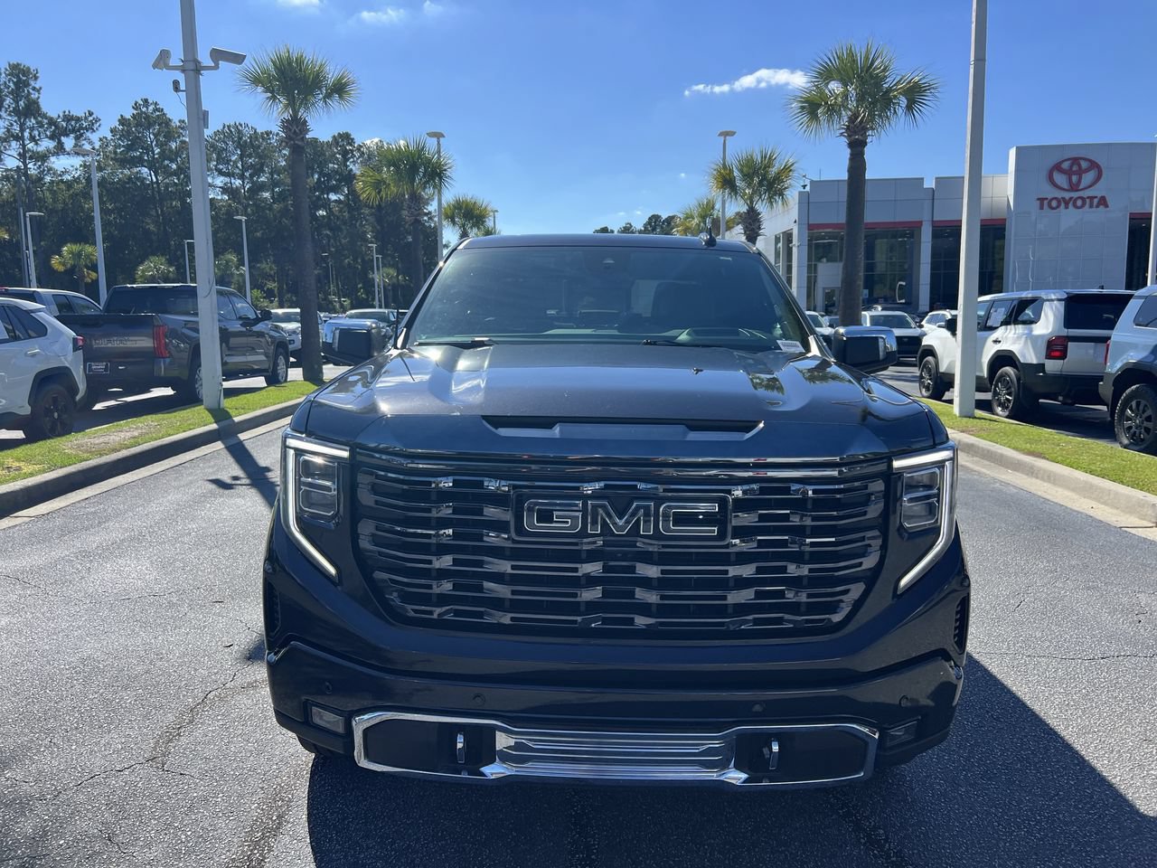 Used 2023 GMC Sierra 1500 Denali Ultimate AWD/4WD image 3