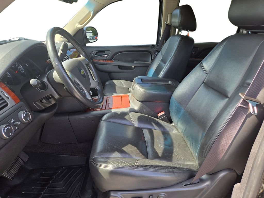 Used 2013 Chevrolet Avalanche LTZ image 18