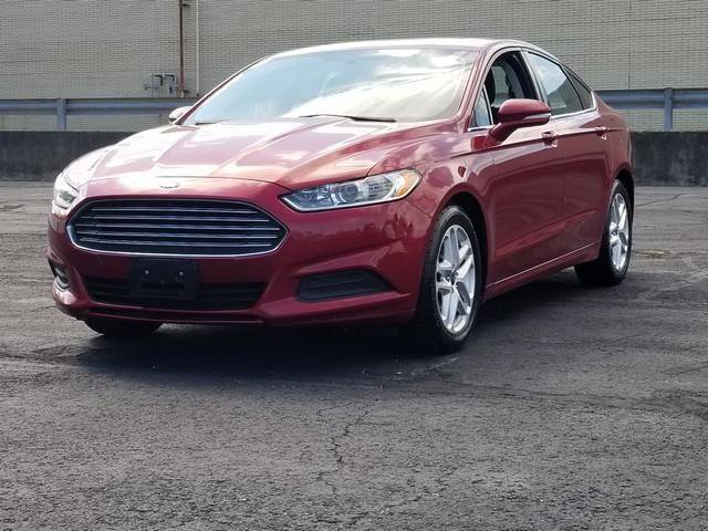Used 2014 Ford Fusion SE image 2