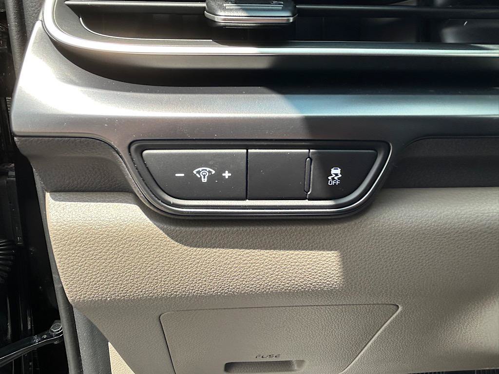 New 2025 Kia Carnival FWD image 13