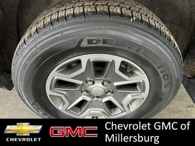 Used 2014 Jeep Grand Cherokee Laredo w/ 18" Wheel & 8.4" Radio Group AWD/4WD image 8