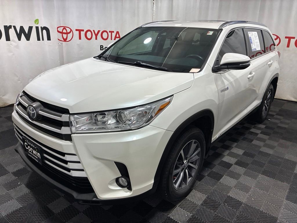 Used 2019 Toyota Highlander XLE w/ Carpet Mat Package (TMS) AWD/4WD image 3