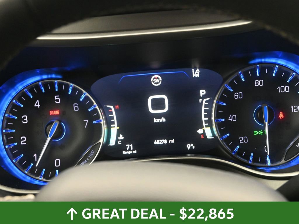 Used 2023 Chrysler Pacifica Touring-L image 38