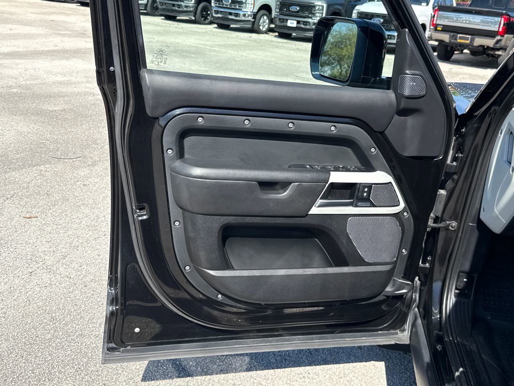 Used 2020 Land Rover Defender 110 HSE image 13