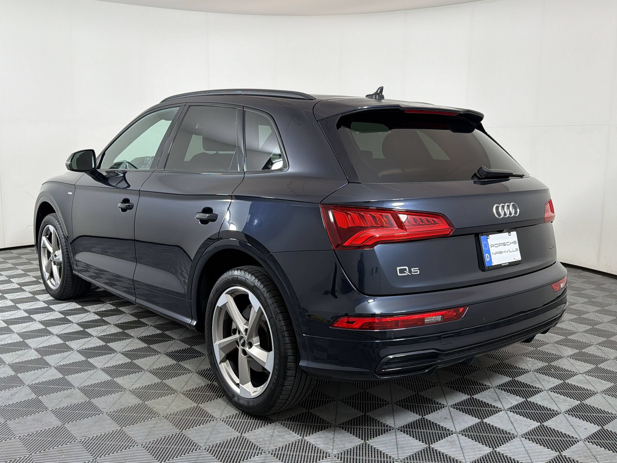 Used 2020 Audi Q5 2.0T Titanium Premium Plus w/ Premium Plus Package AWD/4WD image 3