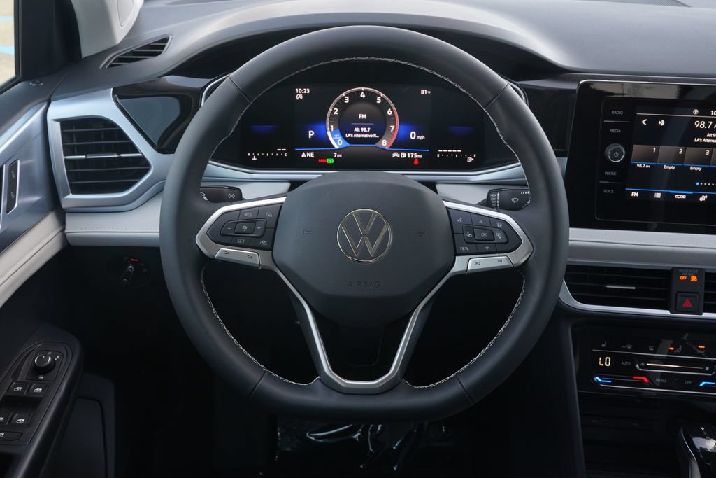 New 2026 Volkswagen Taos SE FWD image 9