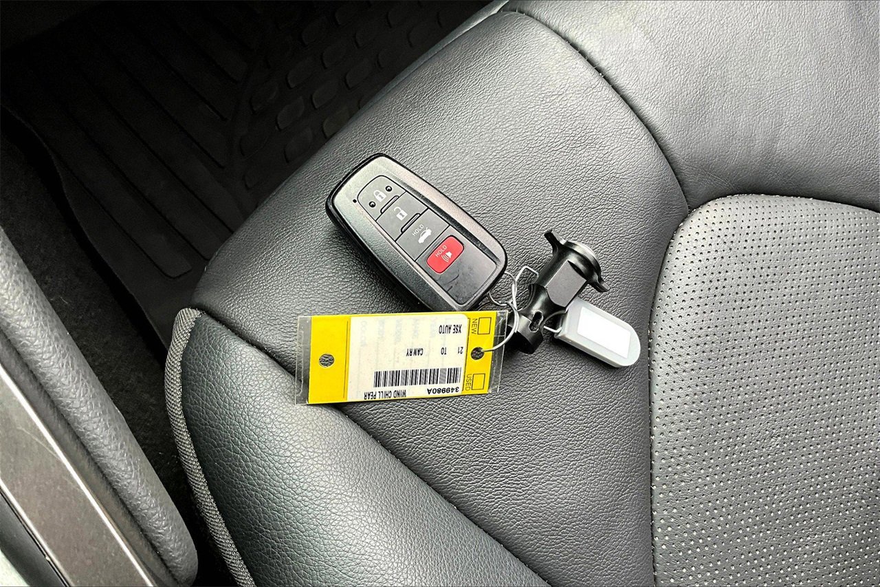 Used 2021 Toyota Camry XSE image 31