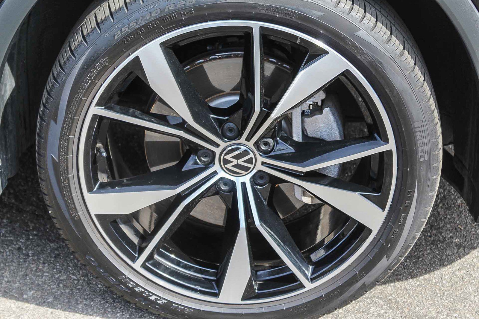 Used 2022 Volkswagen Tiguan SEL R-Line image 10