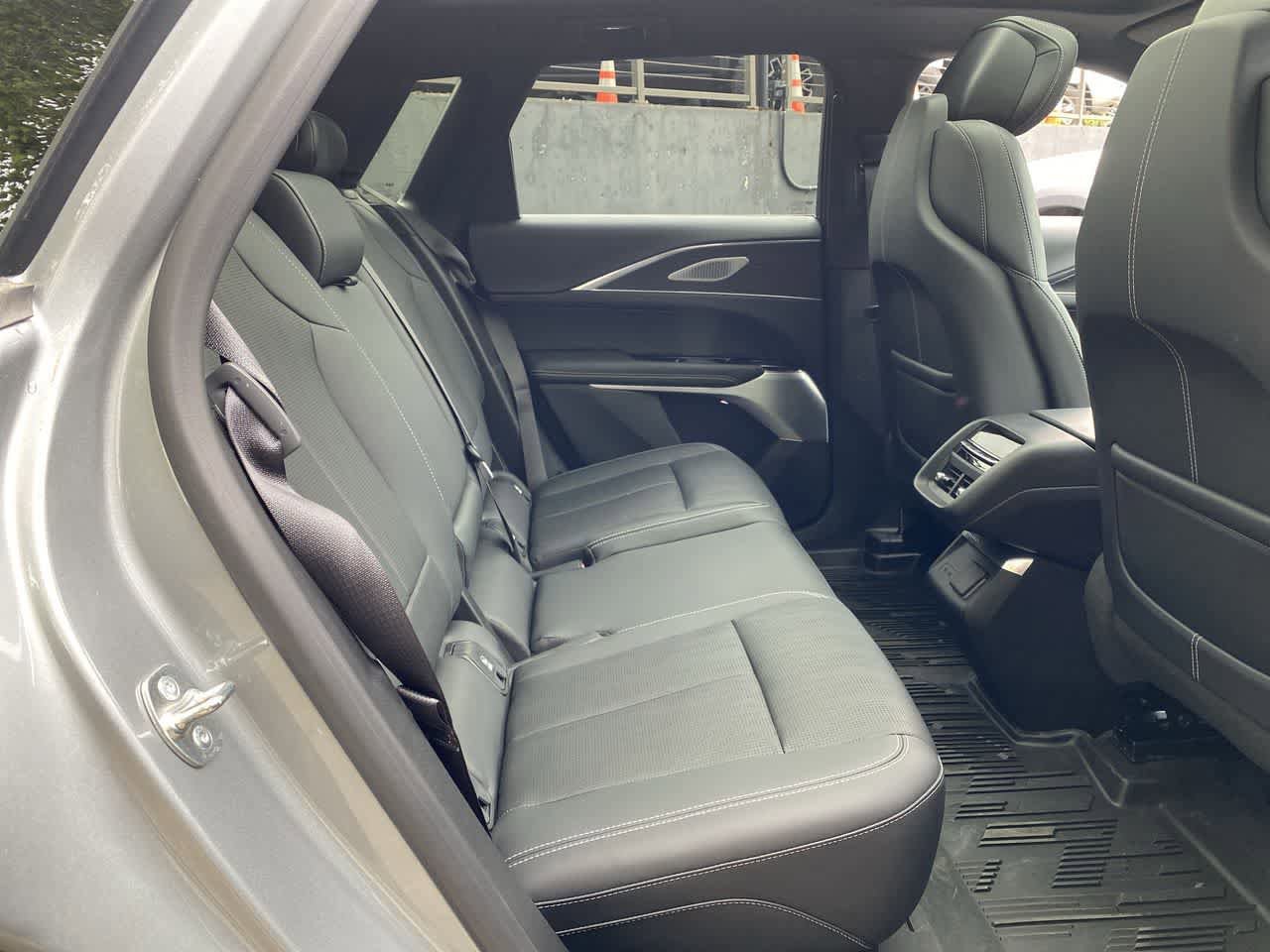 Used 2024 Cadillac Lyriq Luxury w/ LPO, Floor Liner Package AWD/4WD image 18