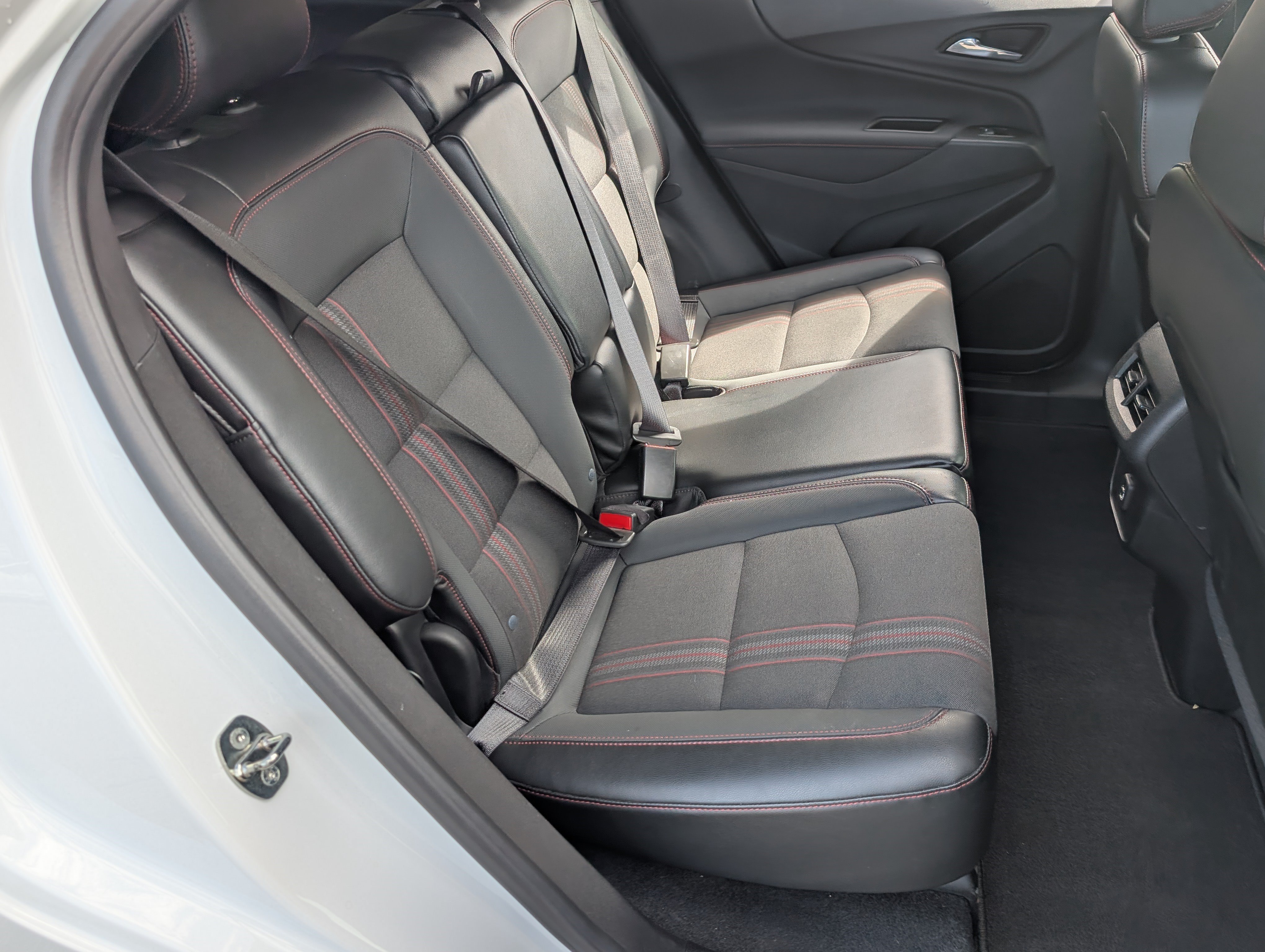 Used 2023 Chevrolet Equinox RS FWD image 19