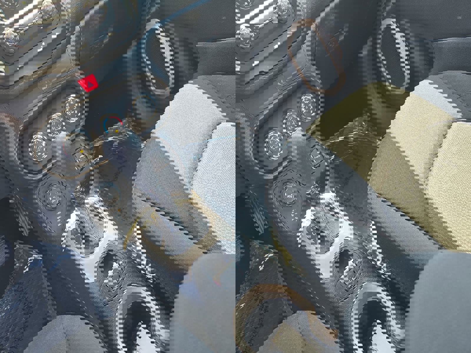 Used 2017 Jeep Renegade Latitude AWD/4WD image 27