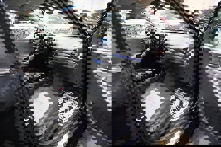 Used 2020 Hyundai Ioniq Limited image 32