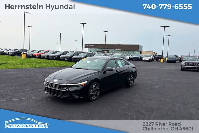 Used 2025 Hyundai Elantra Limited FWD image 3