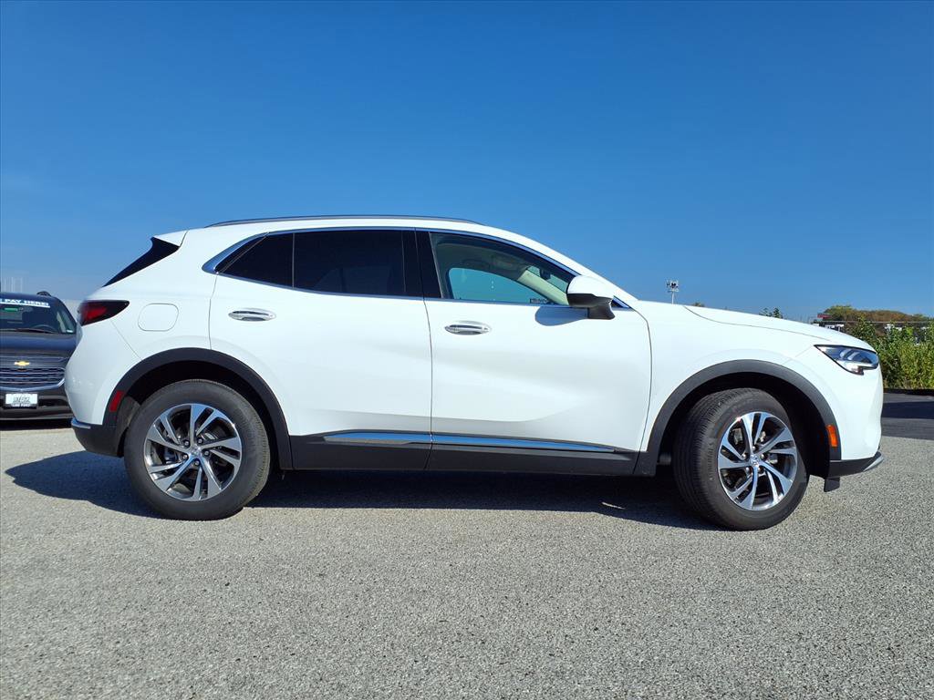 Used 2023 Buick Envision Essence image 31