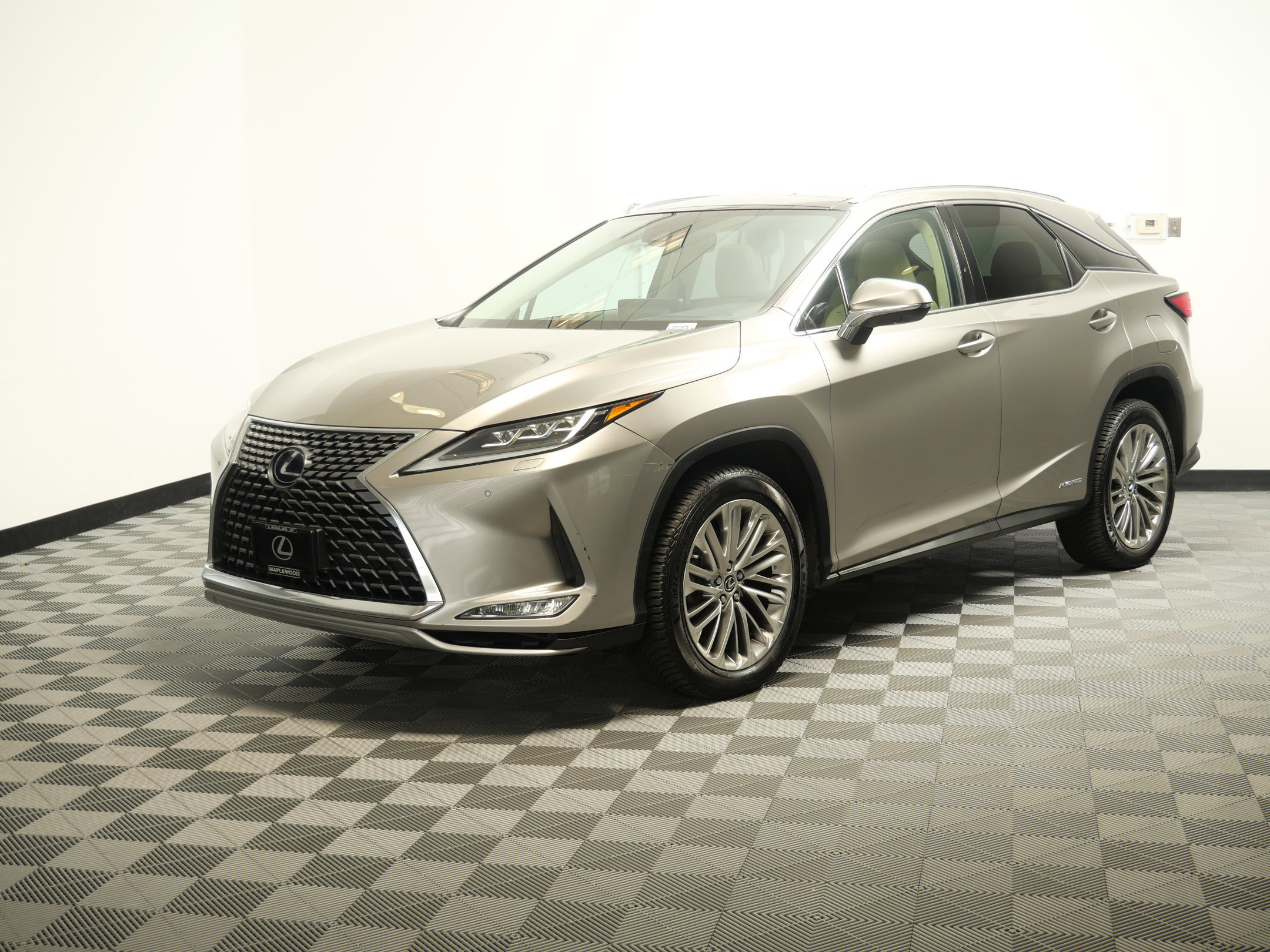 Used 2020 Lexus RX 450h AWD w/ Luxury Package image 4
