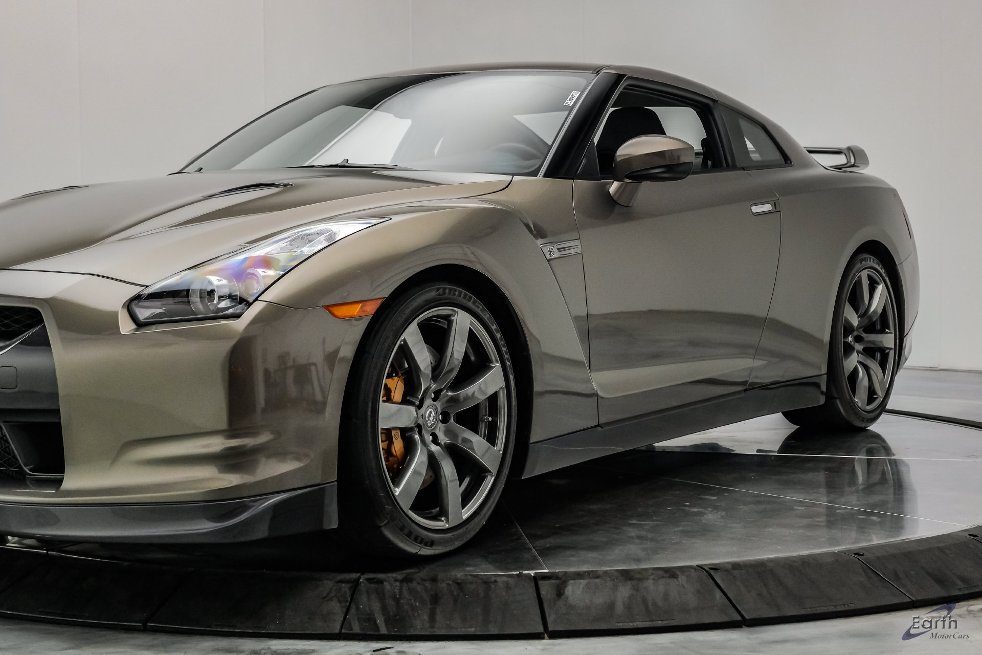 Used 2009 Nissan GT-R Premium AWD/4WD image 9