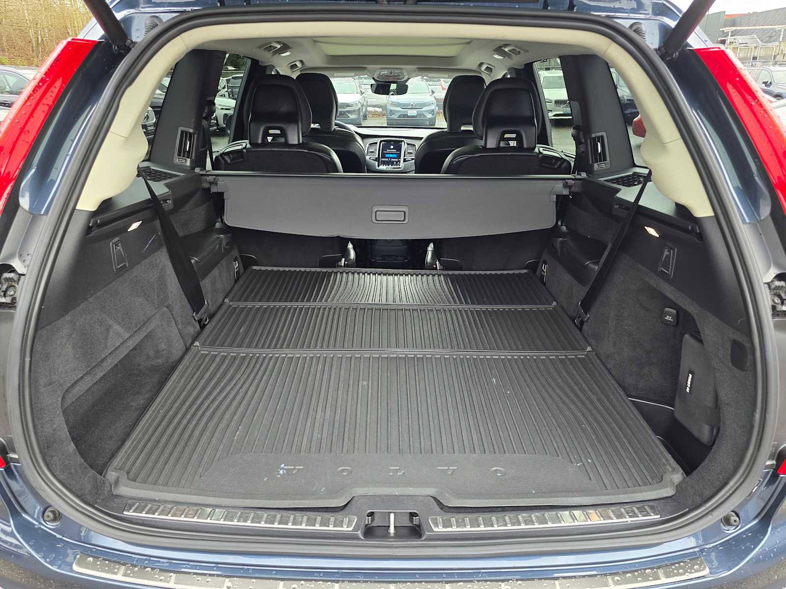 Certified 2023 Volvo XC90 T8 Ultimate w/ Protection Package Premier image 14