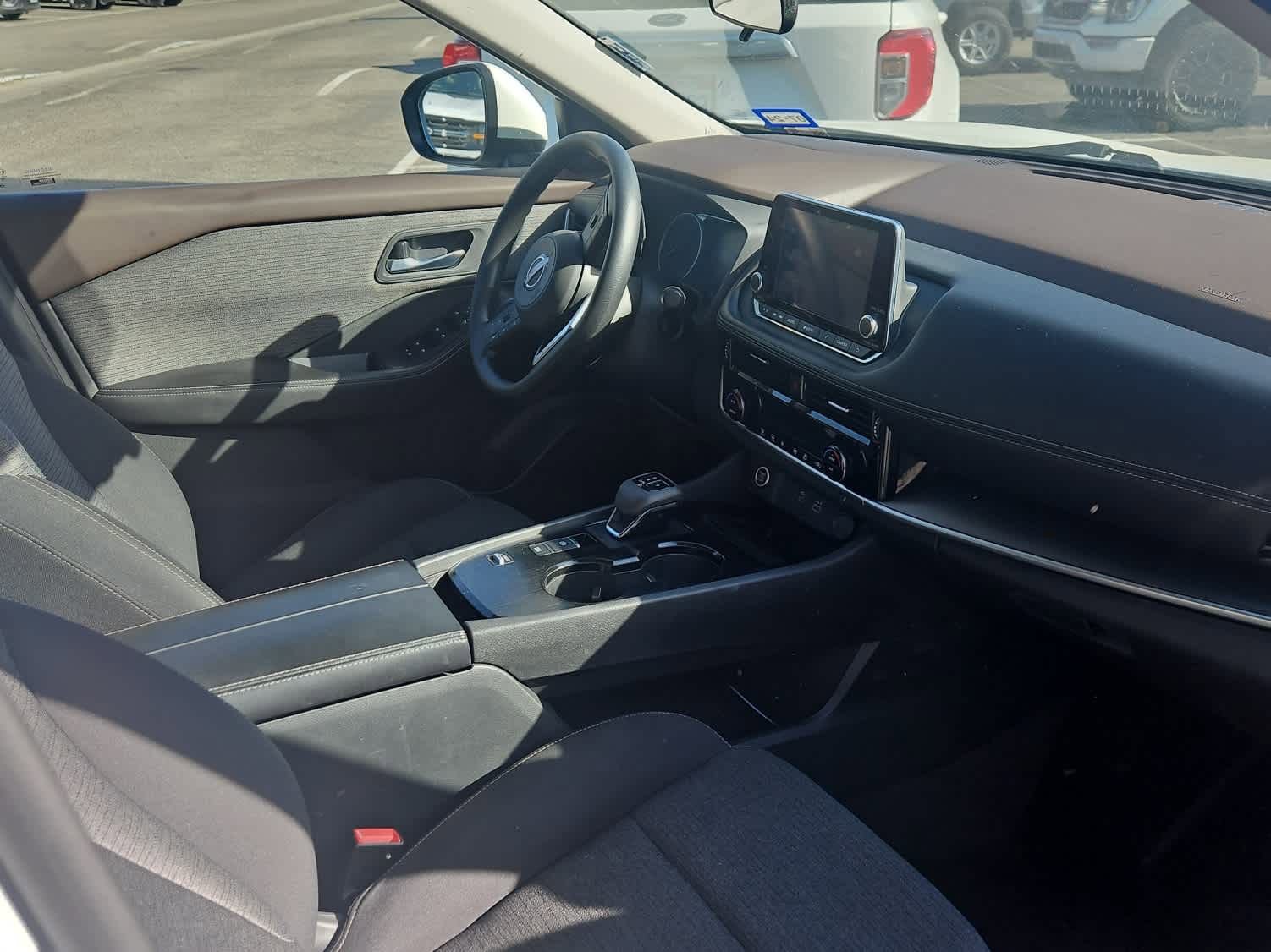 Used 2022 Nissan Rogue SV image 12