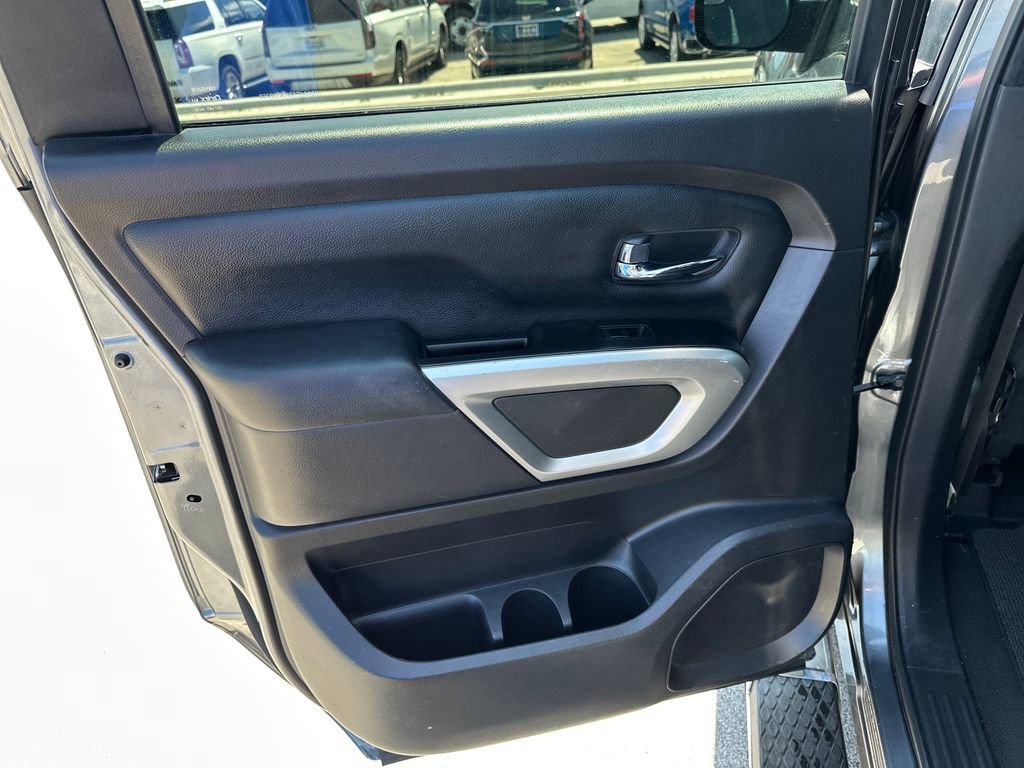 Used 2017 Nissan Titan SV AWD/4WD image 35