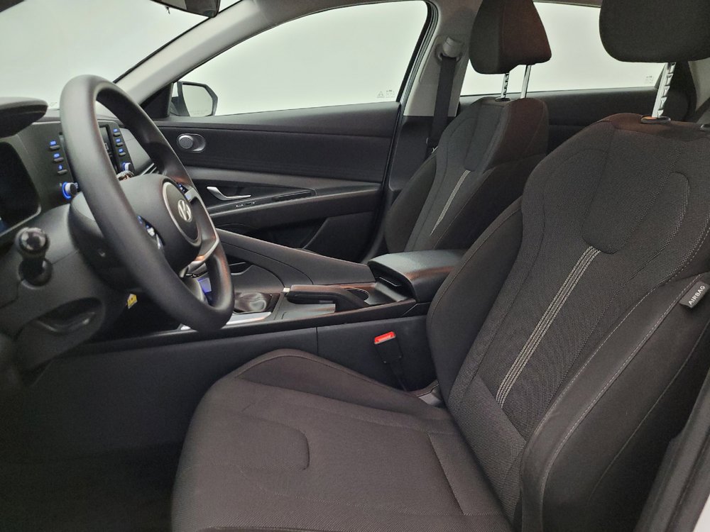 Used 2024 Hyundai Elantra SE FWD image 17