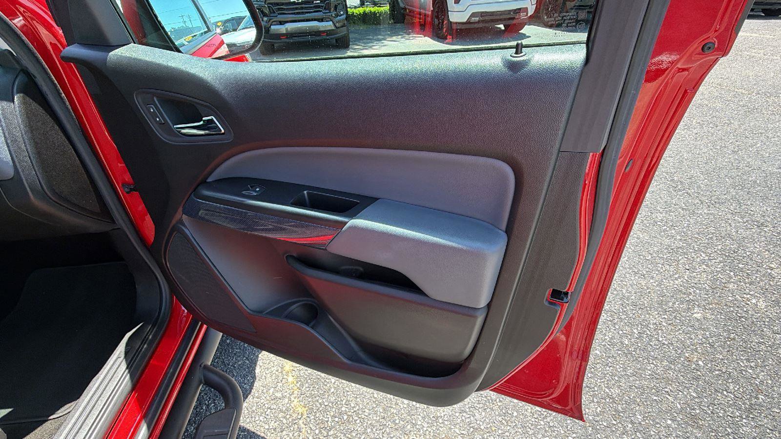 Used 2018 Chevrolet Colorado Z71 RWD image 15
