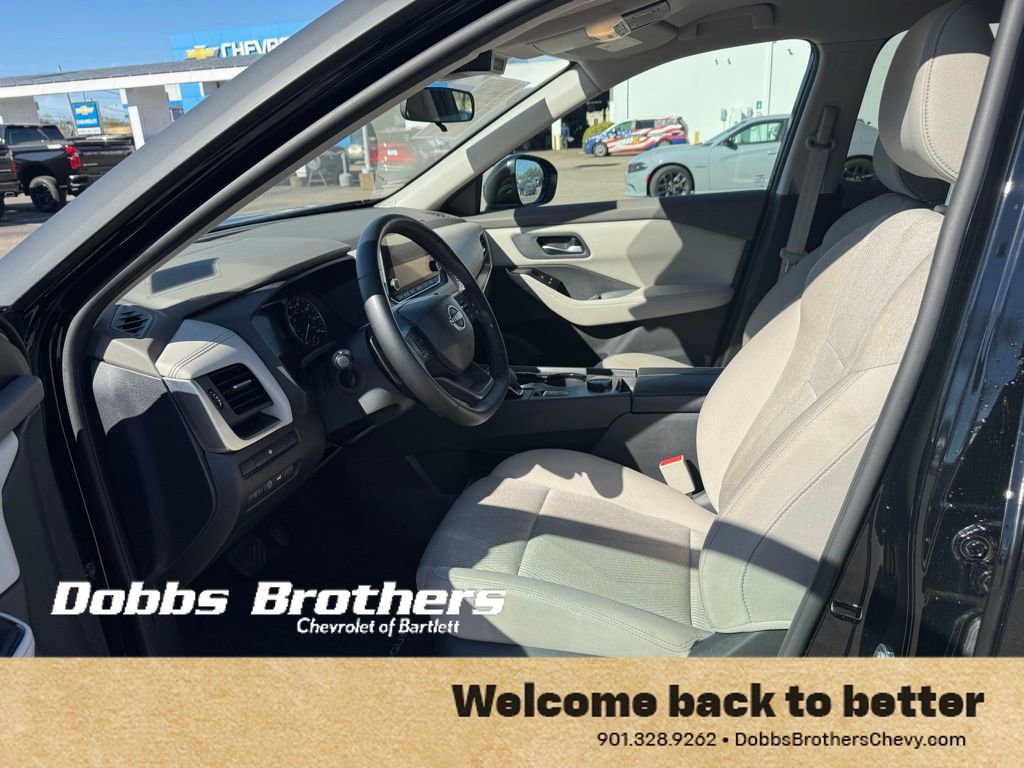 Used 2025 Nissan Rogue SV image 12