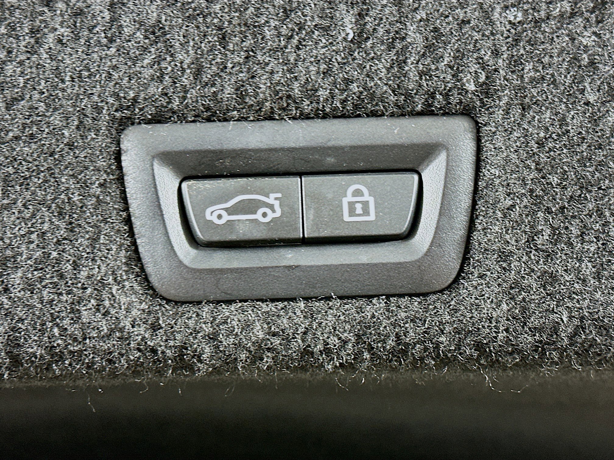 Used 2020 BMW 740i xDrive w/ Cold Weather Package image 31