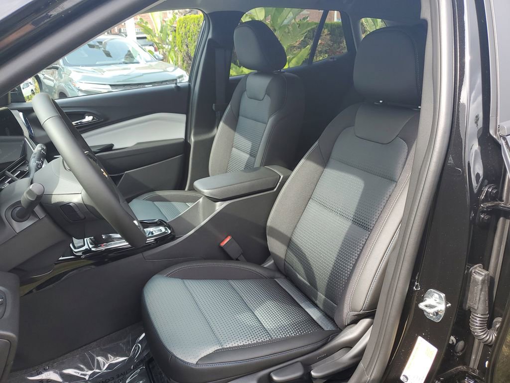 New 2026 Chevrolet Trax LT w/ Sunroof Package image 17