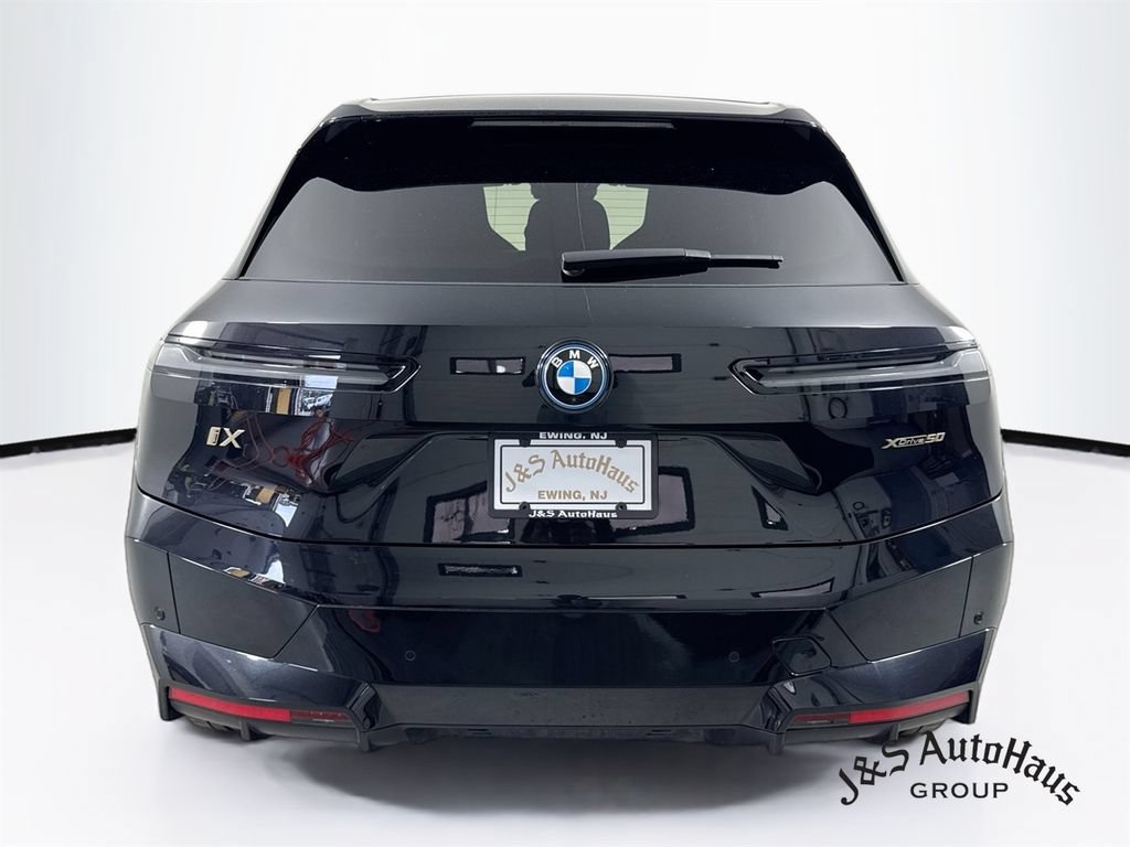 Used 2024 BMW iX xDrive50 w/ Premium Package AWD/4WD image 6